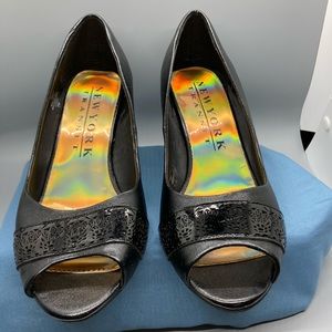New York Transit-9W
Black open toed wedges